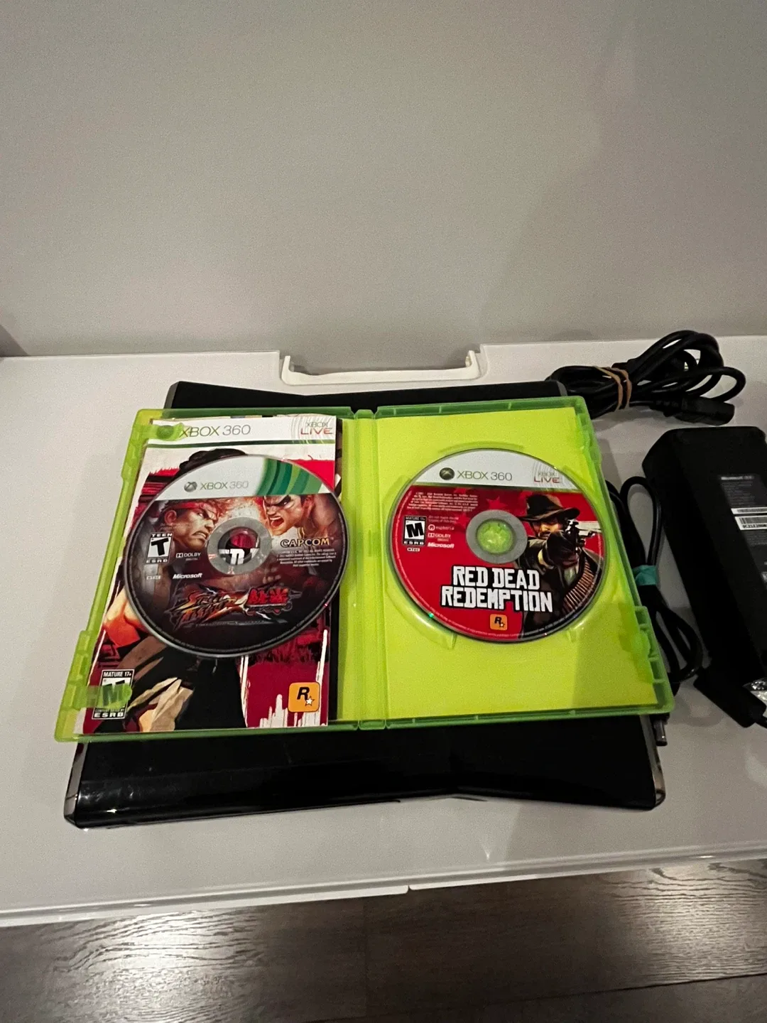 Xbox 360 S with 2 Games and 2 Controllers image indicator(4)