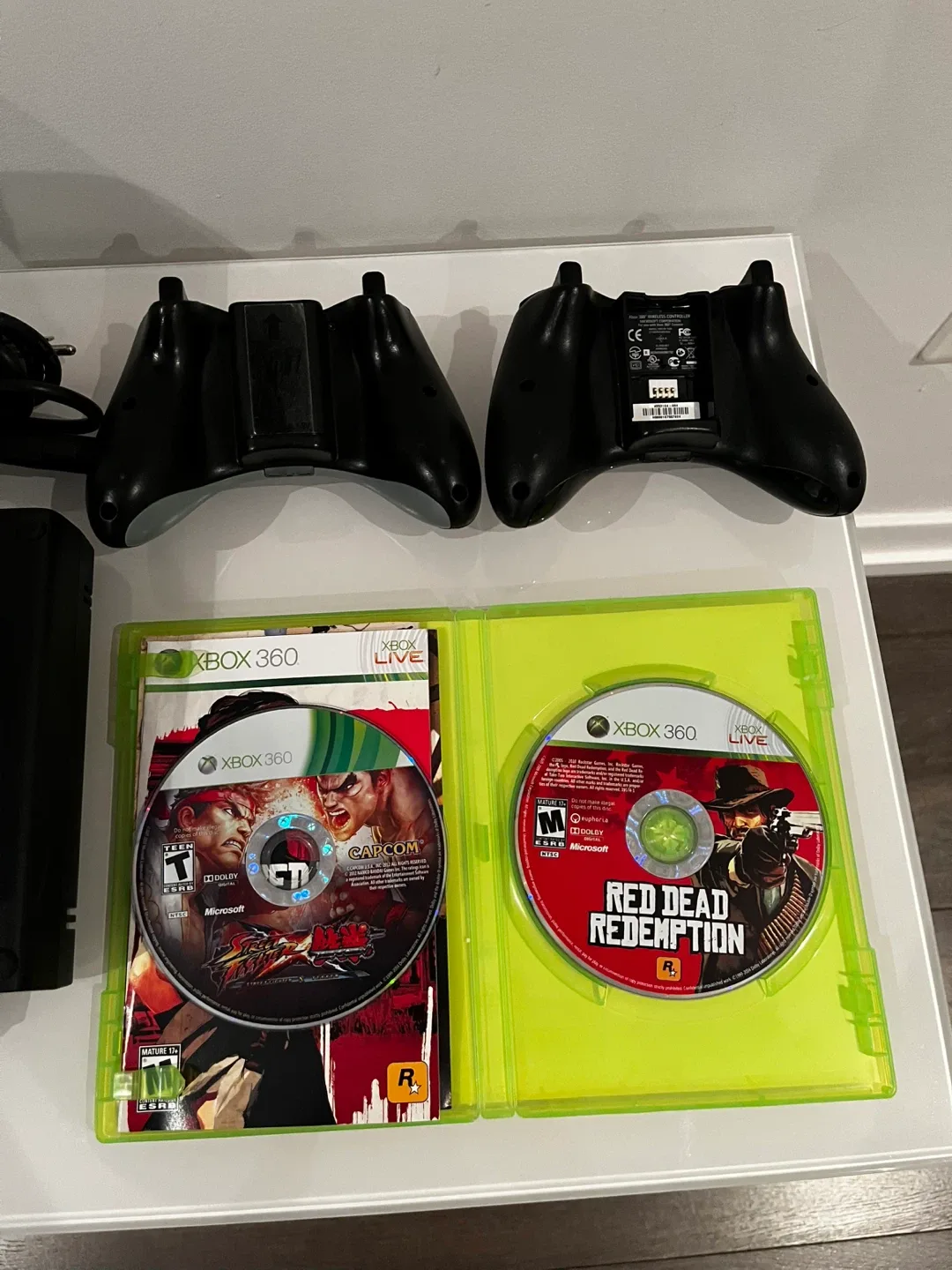 Xbox 360 S with 2 Games and 2 Controllers image indicator(6)