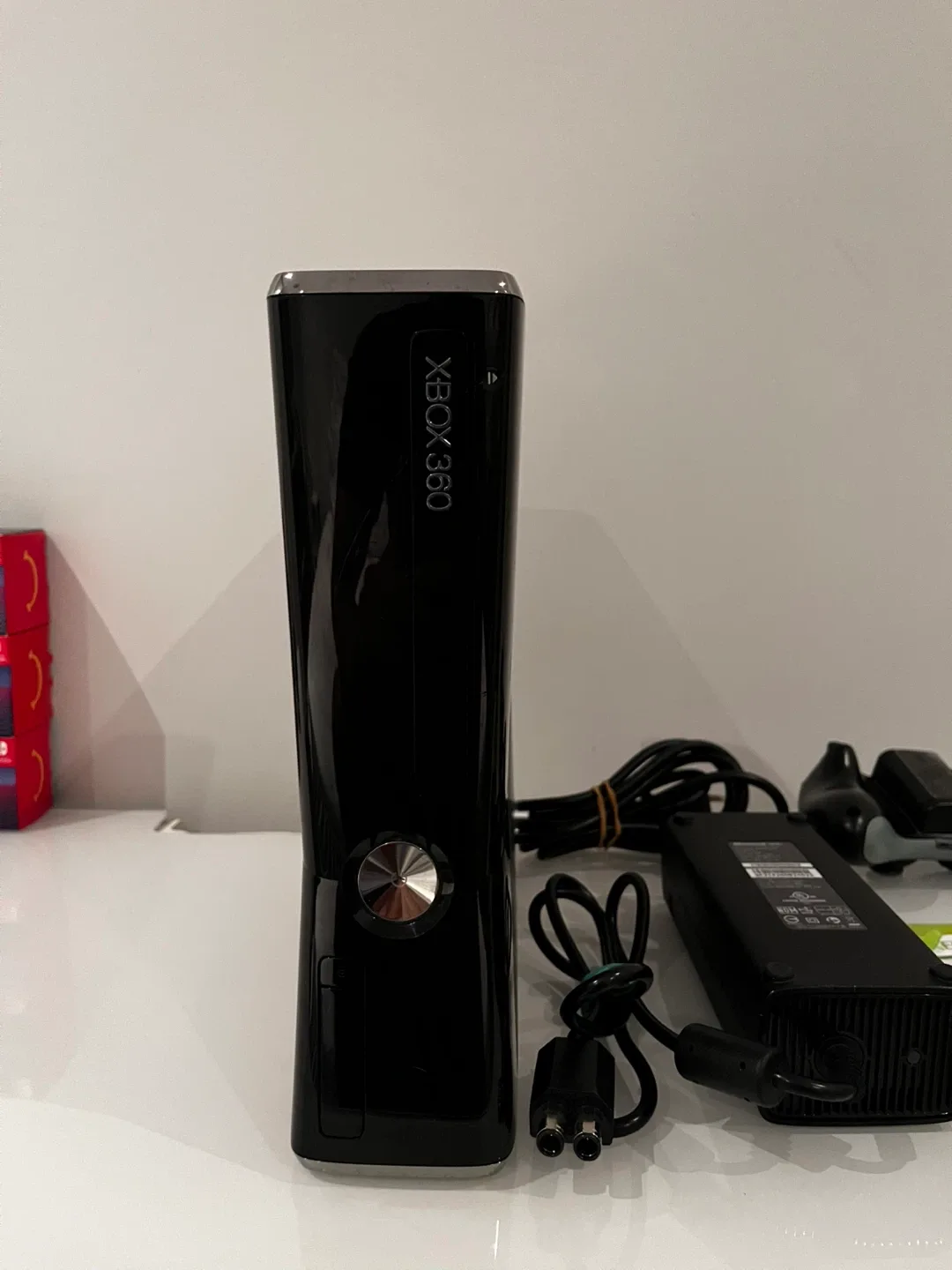 Xbox 360 S with 2 Games and 2 Controllers image indicator(8)