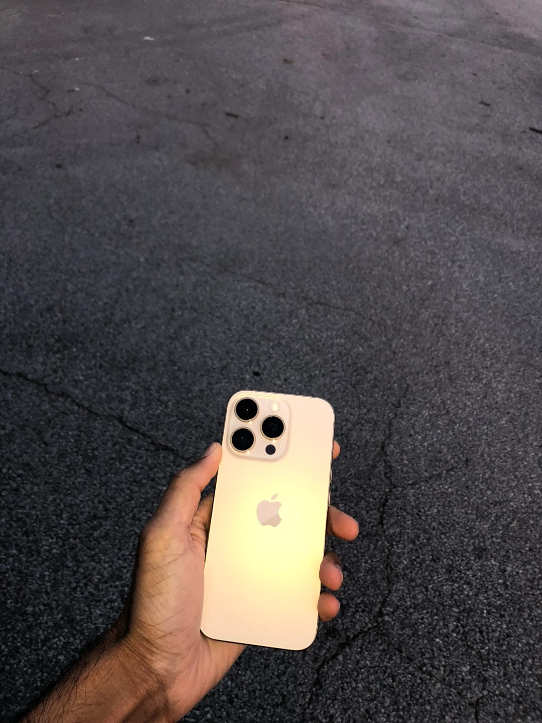 iPhone 16 Pro - Desert