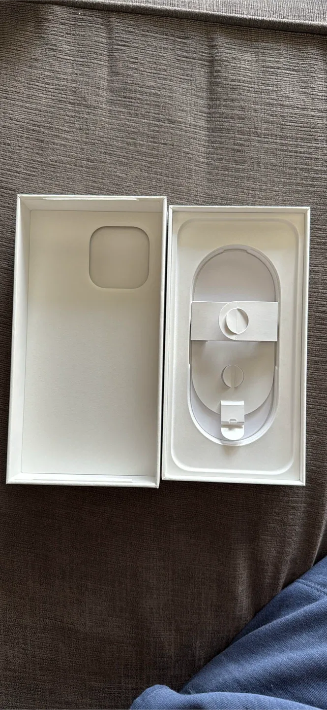 Empty box iPhone 16 Pro Max Box - Natural Titanium image indicator(2)