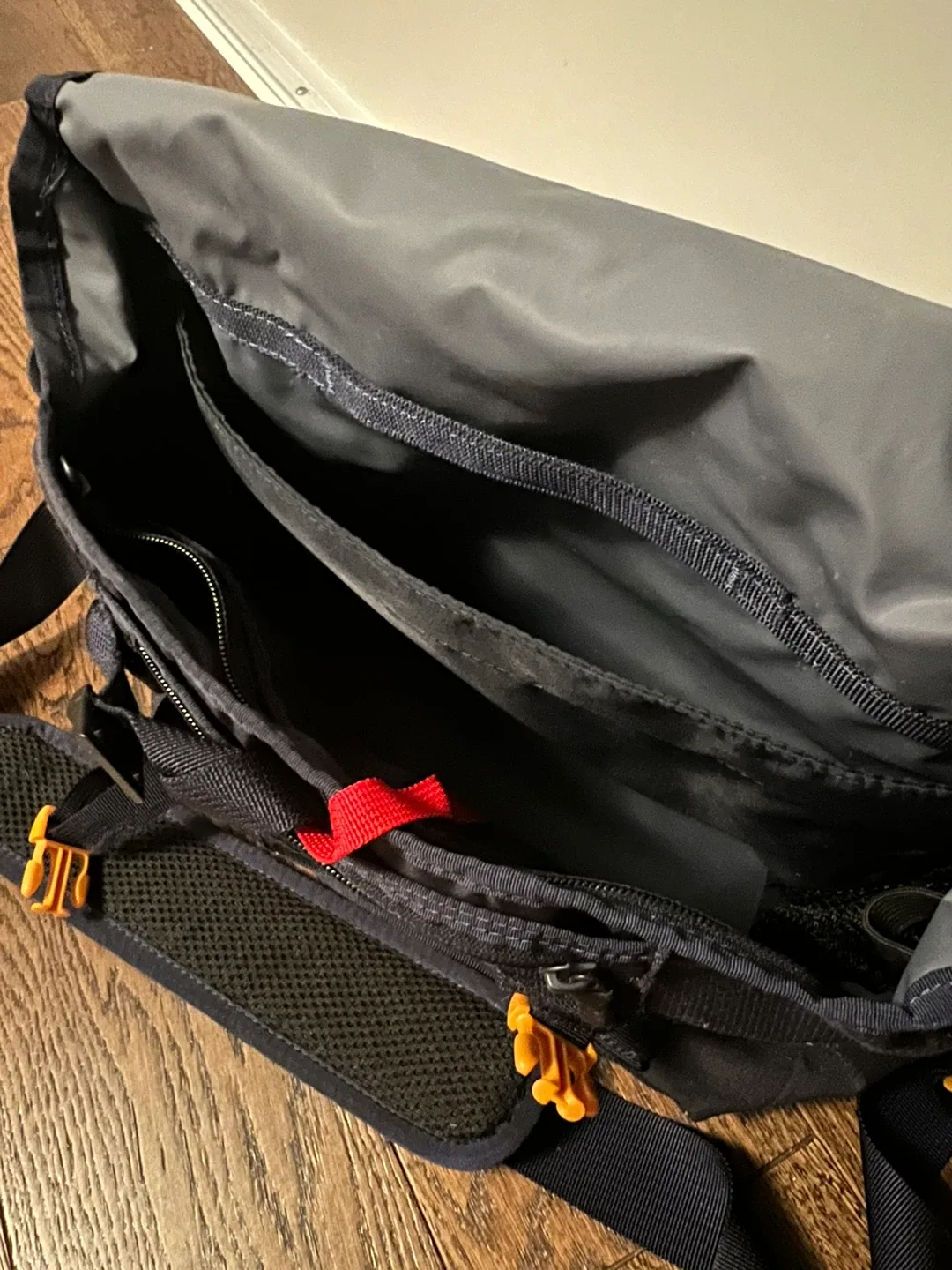 Timbuk2 Messenger Bag image indicator(2)