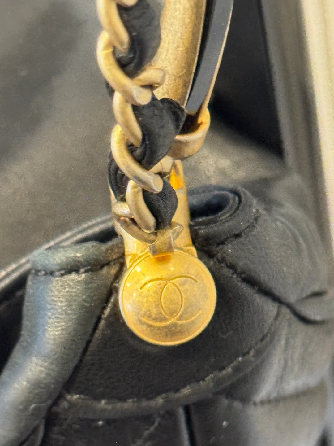 Chanel Black Leather Shoulder Bag image indicator(6)