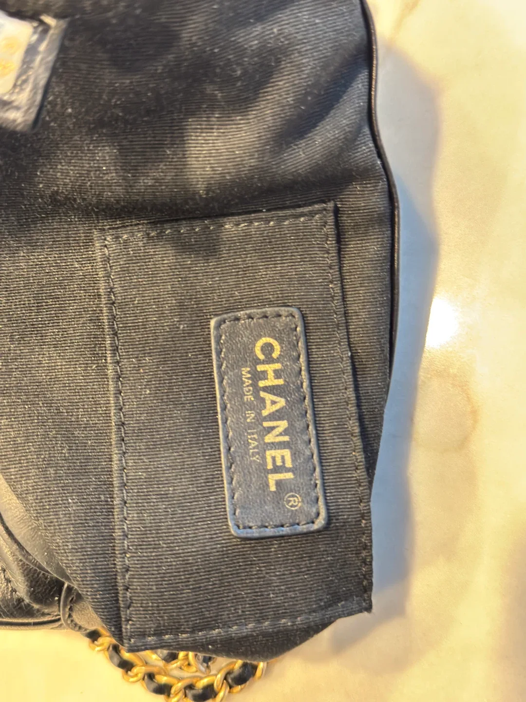 Chanel Black Leather Shoulder Bag image indicator(2)