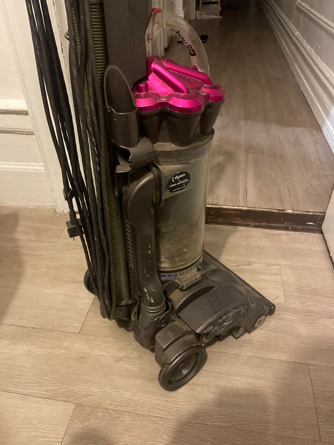 Dyson Upright Vacuum Cleaner - Good Condition - photo 3