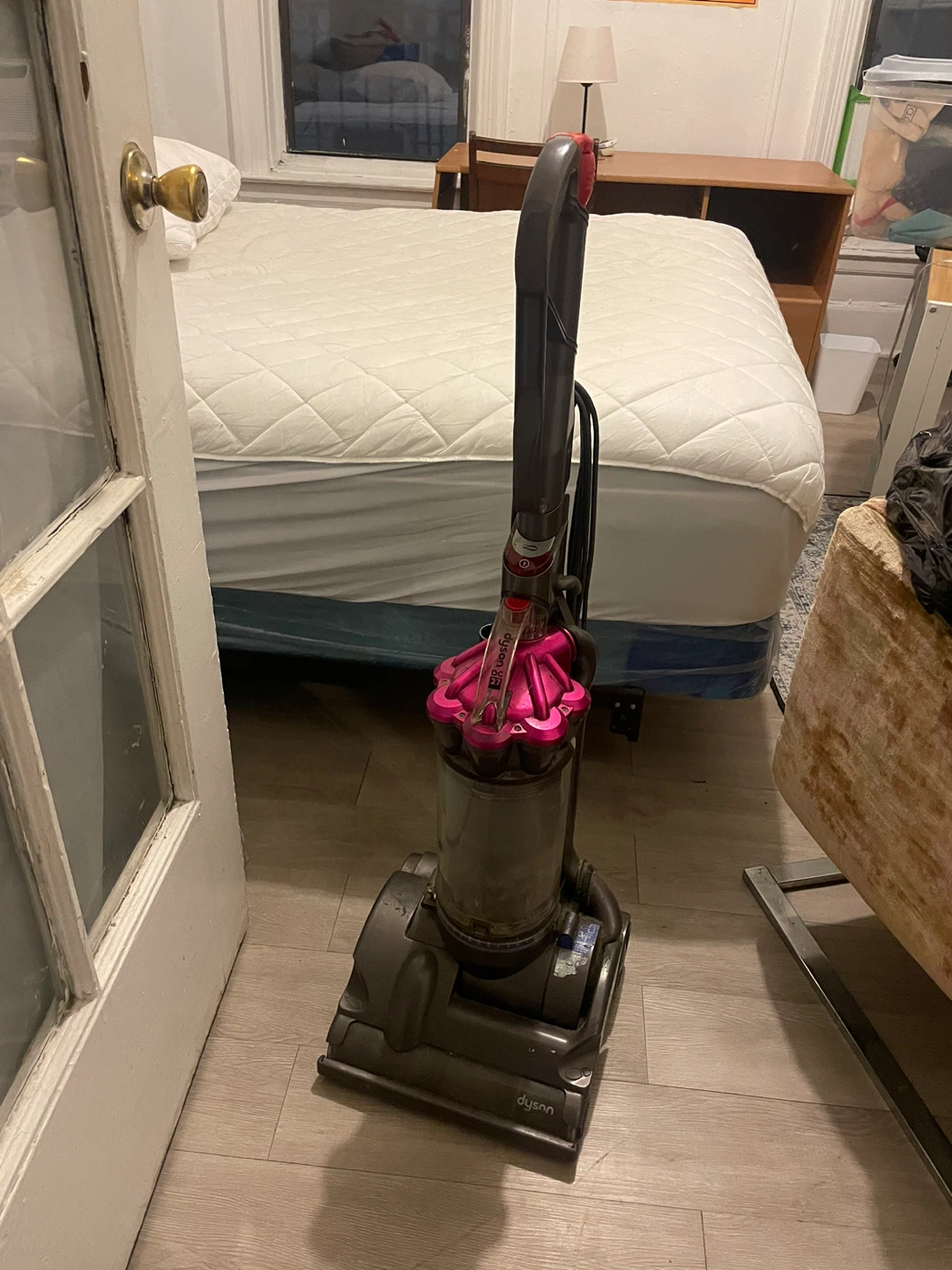 Dyson Upright Vacuum Cleaner - Good Condition - photo 2