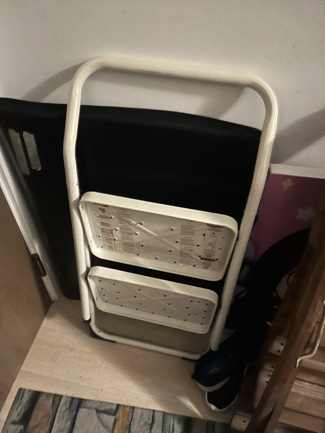 Folding 2-Step Ladder - White image indicator(6)