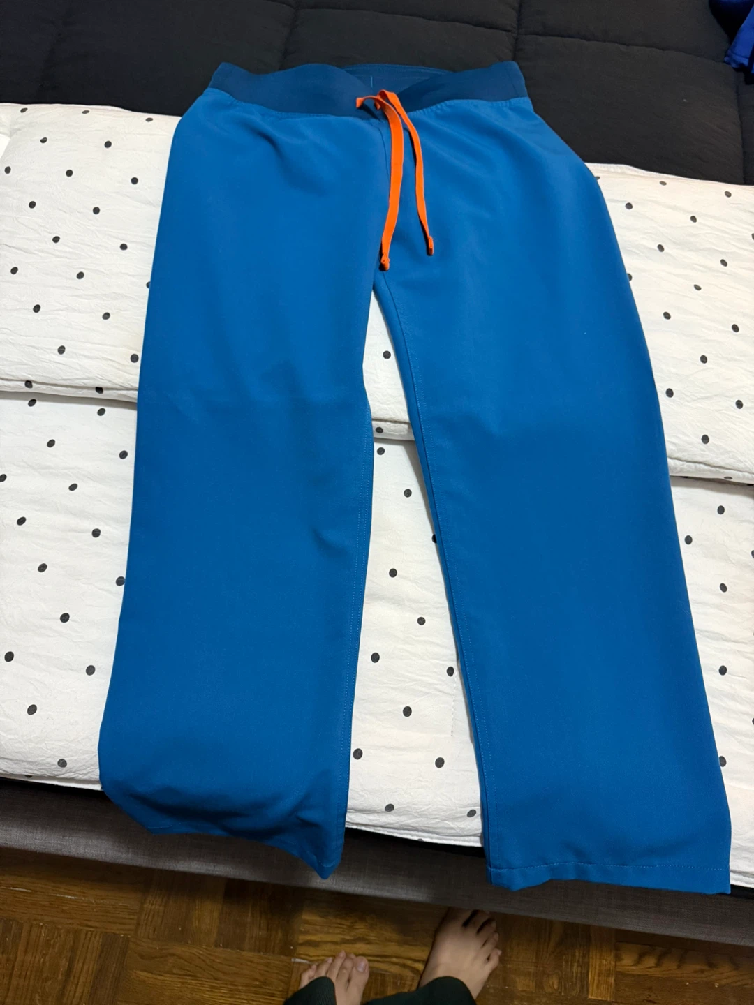 FIGS Alps Blue Aburi V-neck Scrup Top and Yola Pants - photo 4