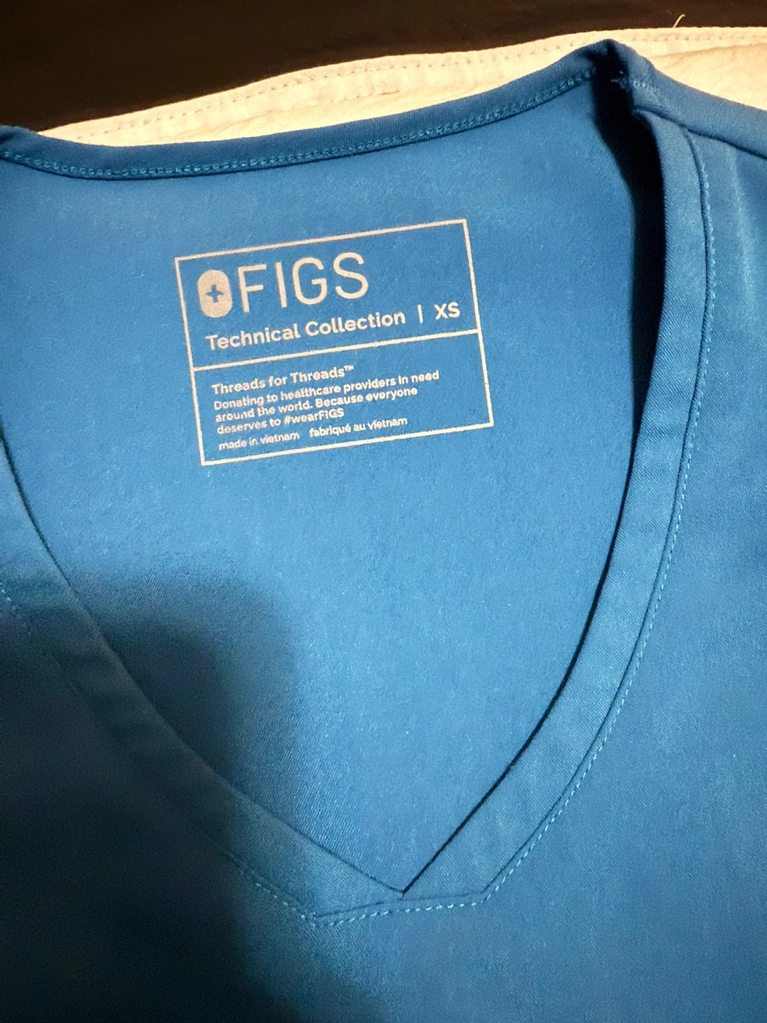 FIGS Alps Blue Aburi V-neck Scrup Top and Yola Pants - photo 3