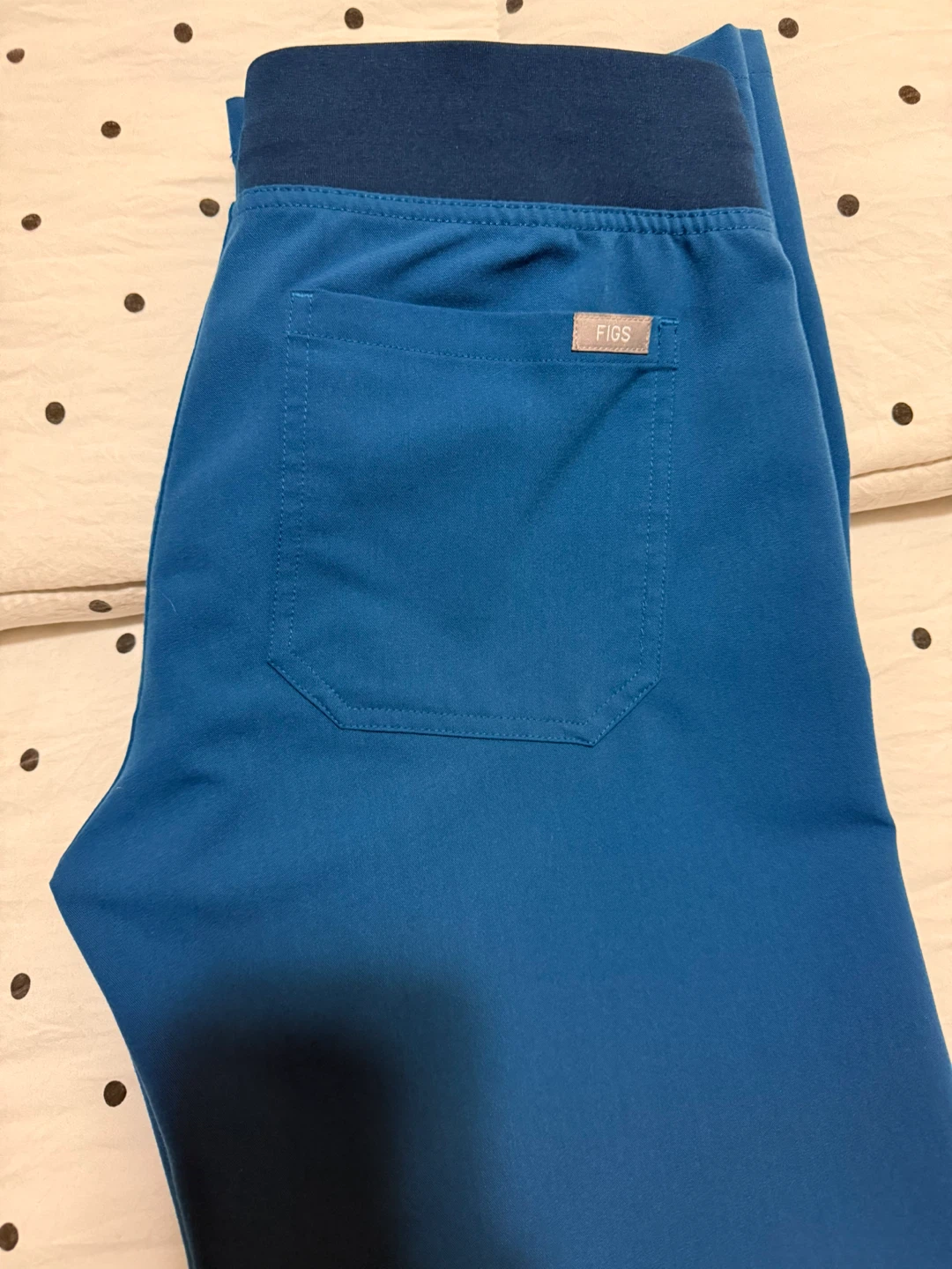 FIGS Alps Blue Aburi V-neck Scrup Top and Yola Pants - photo 5