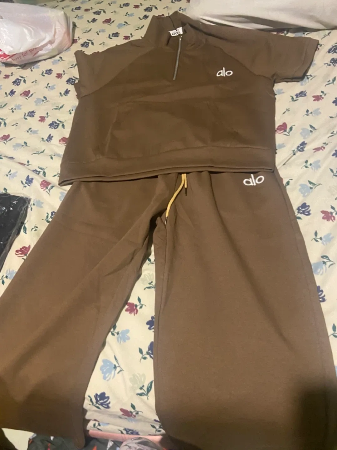 New Alo Yoga Set - Brown, Size Small thumbnail