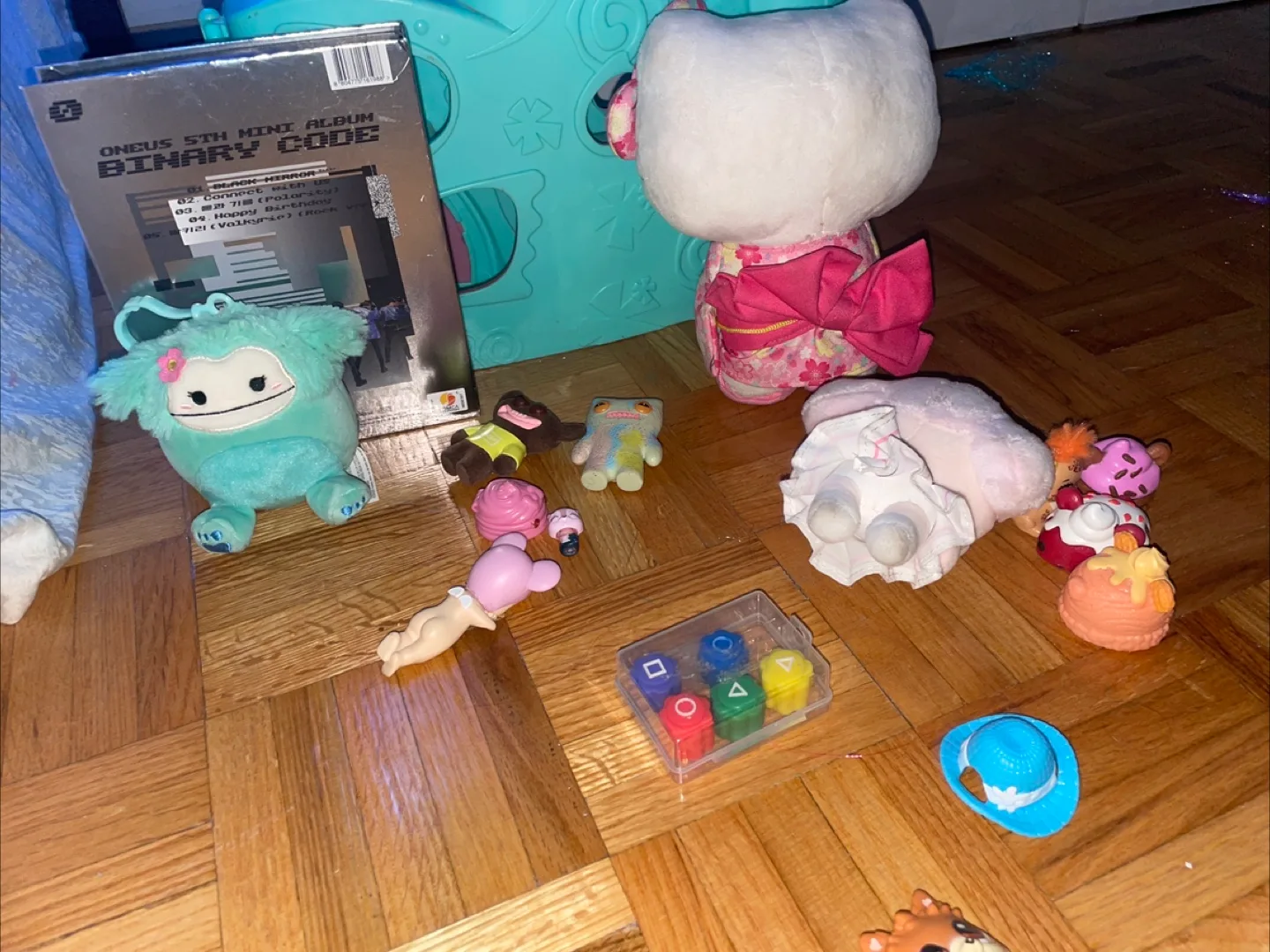 Mixed Lot of Toys image indicator(2)