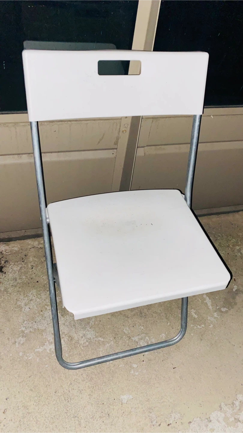 🥕 White Folding Chair