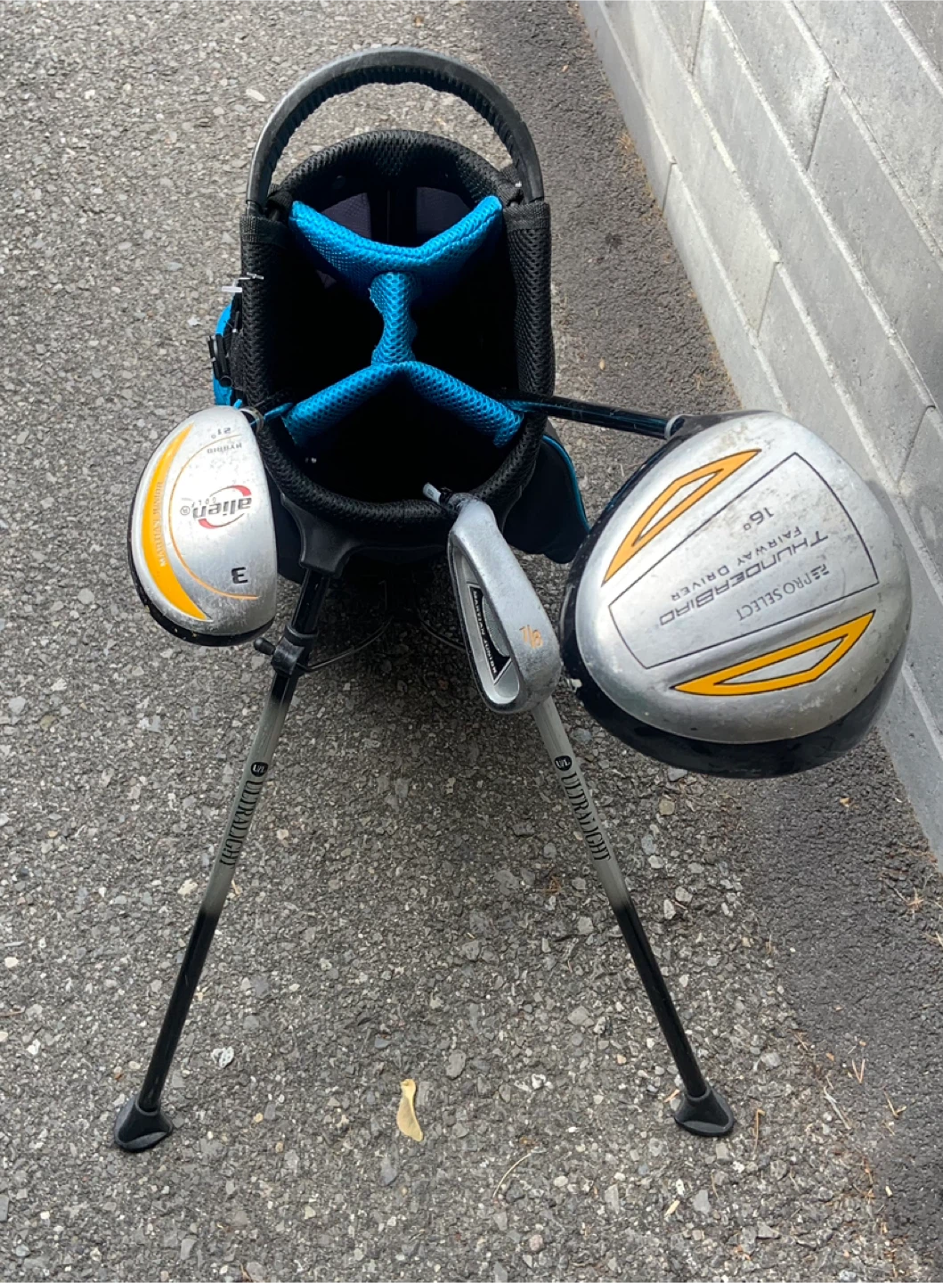 LH Junior Golf clubs and bag - photo 2