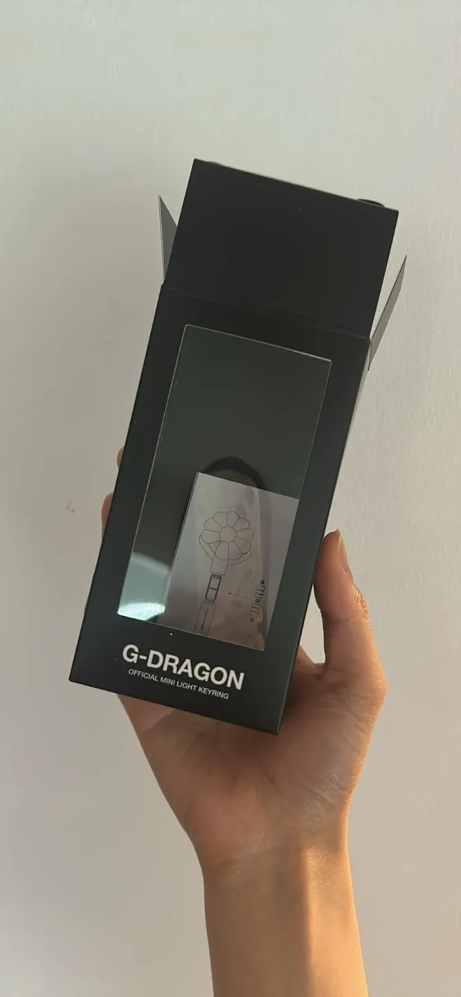 G-Dragon Official Mini Light Keyring (New) image indicator(2)