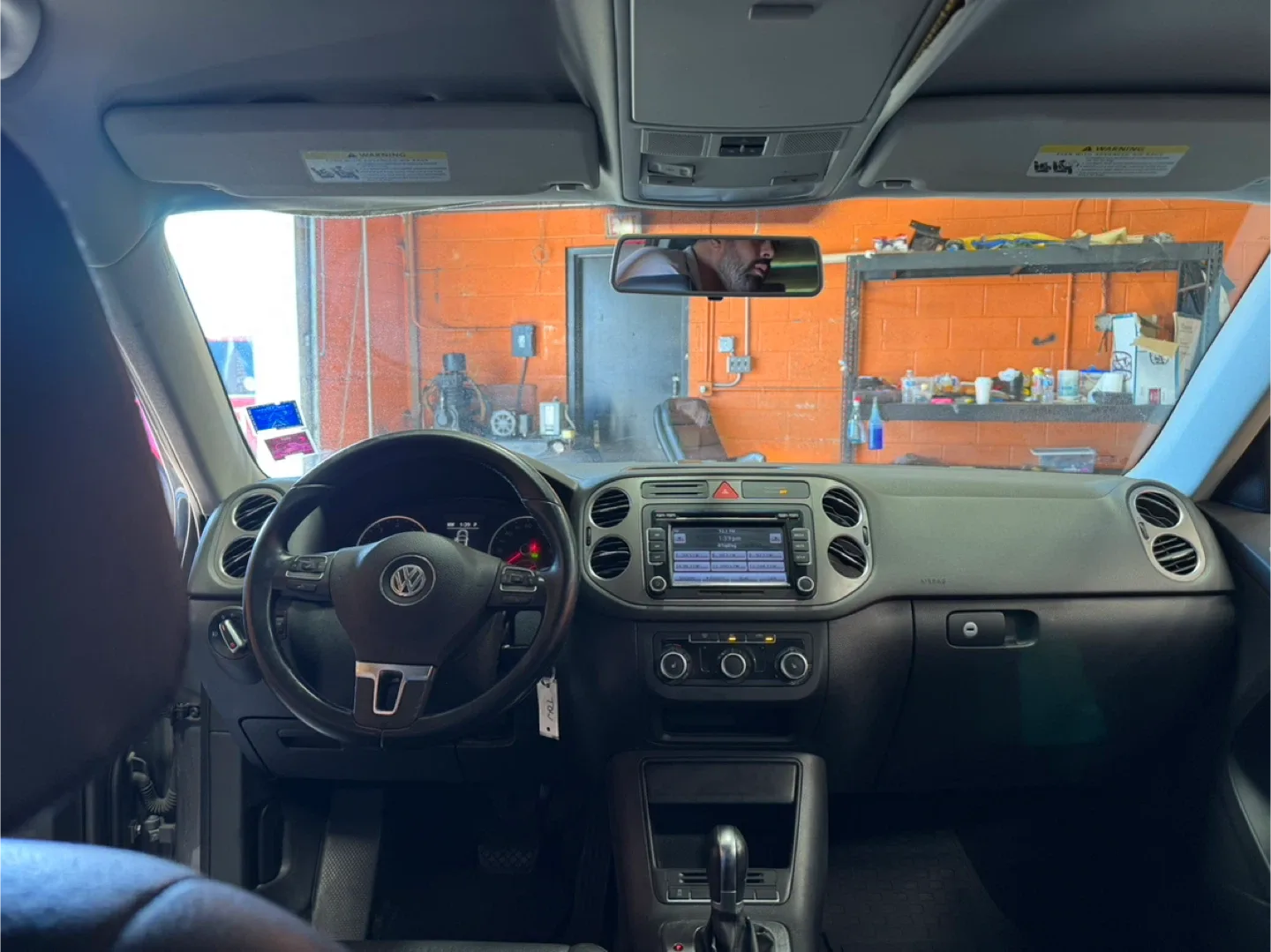 2011 Volkswagen Tiguan · 2.0T SE Sport Utility 4D image indicator(7)