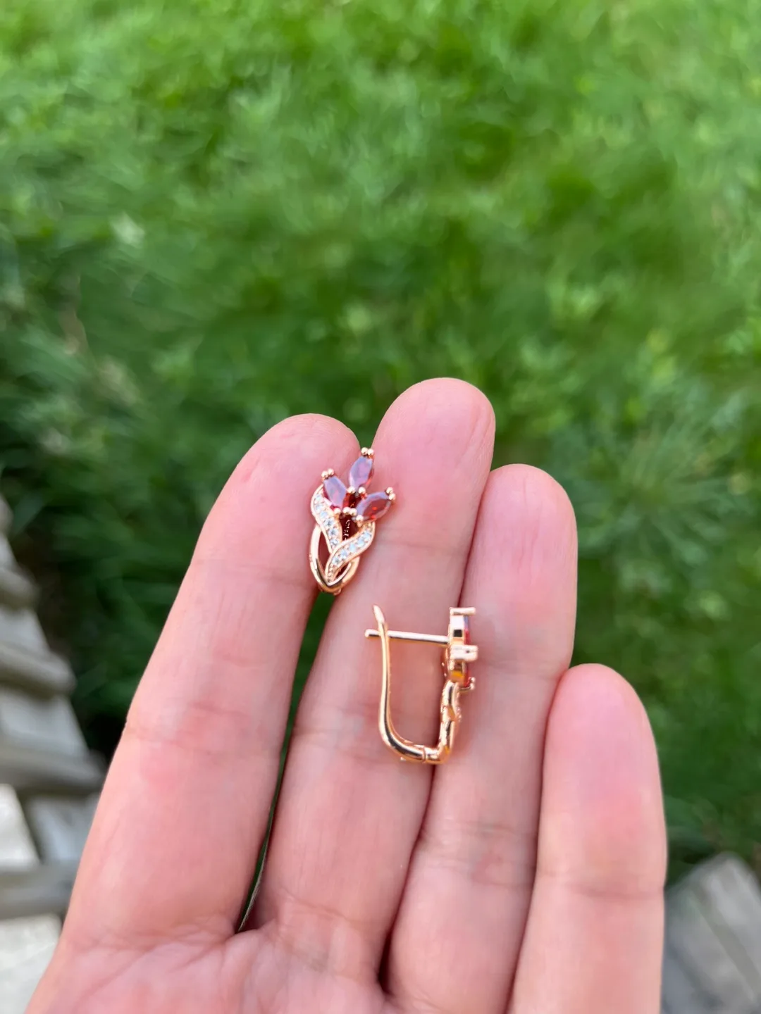 Red zircon Flower Earrings. Rose gold plated image indicator(3)