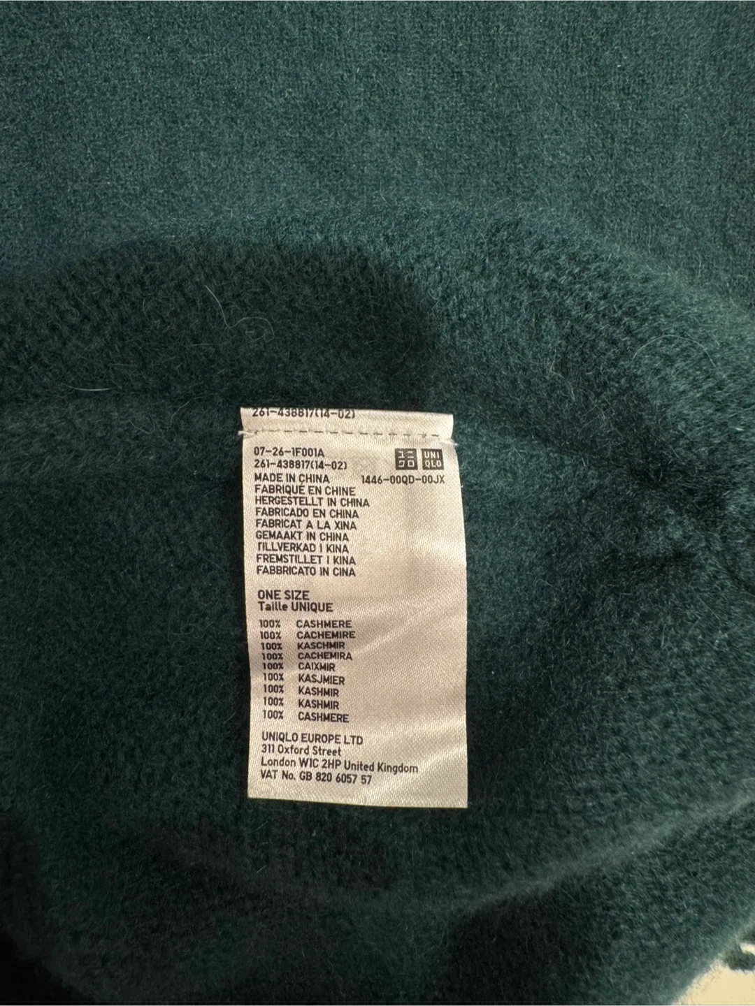 Uniqlo Green Cashmere Scarf and Beanie Set image indicator(2)