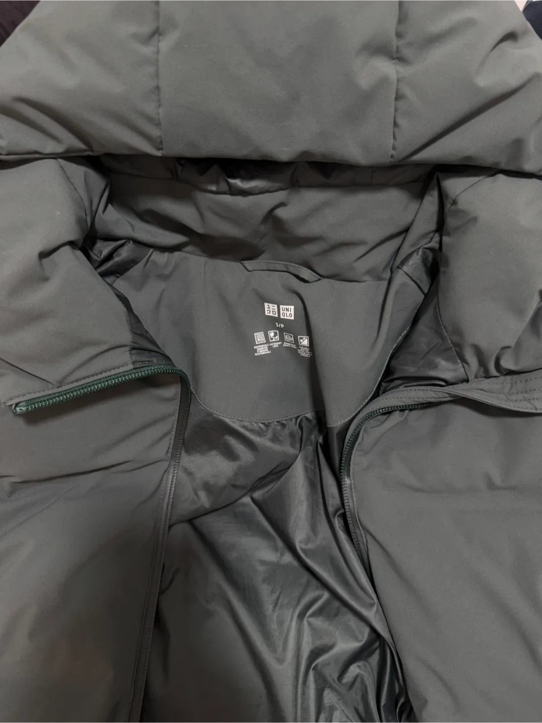 Uniqlo Down Volume Hooded Jacket - Size S image indicator(3)