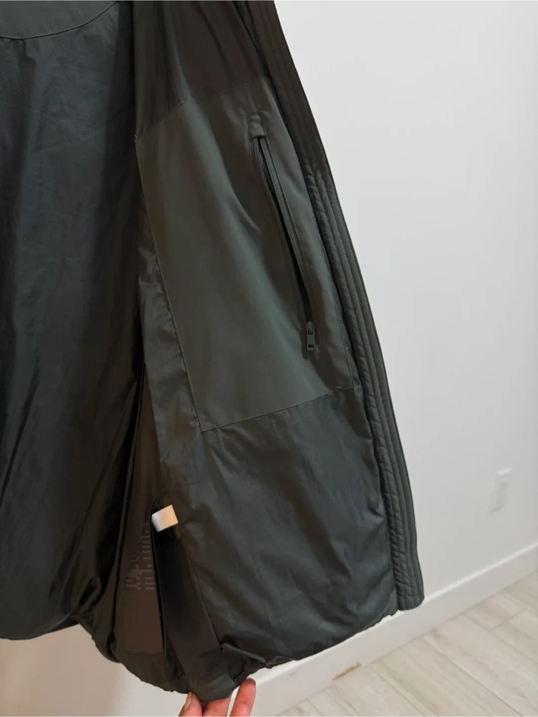 Uniqlo Down Volume Hooded Jacket - Size S image indicator(9)