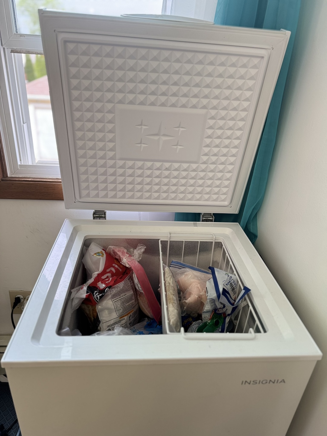 Insignia Chest Freezer - White - photo 2