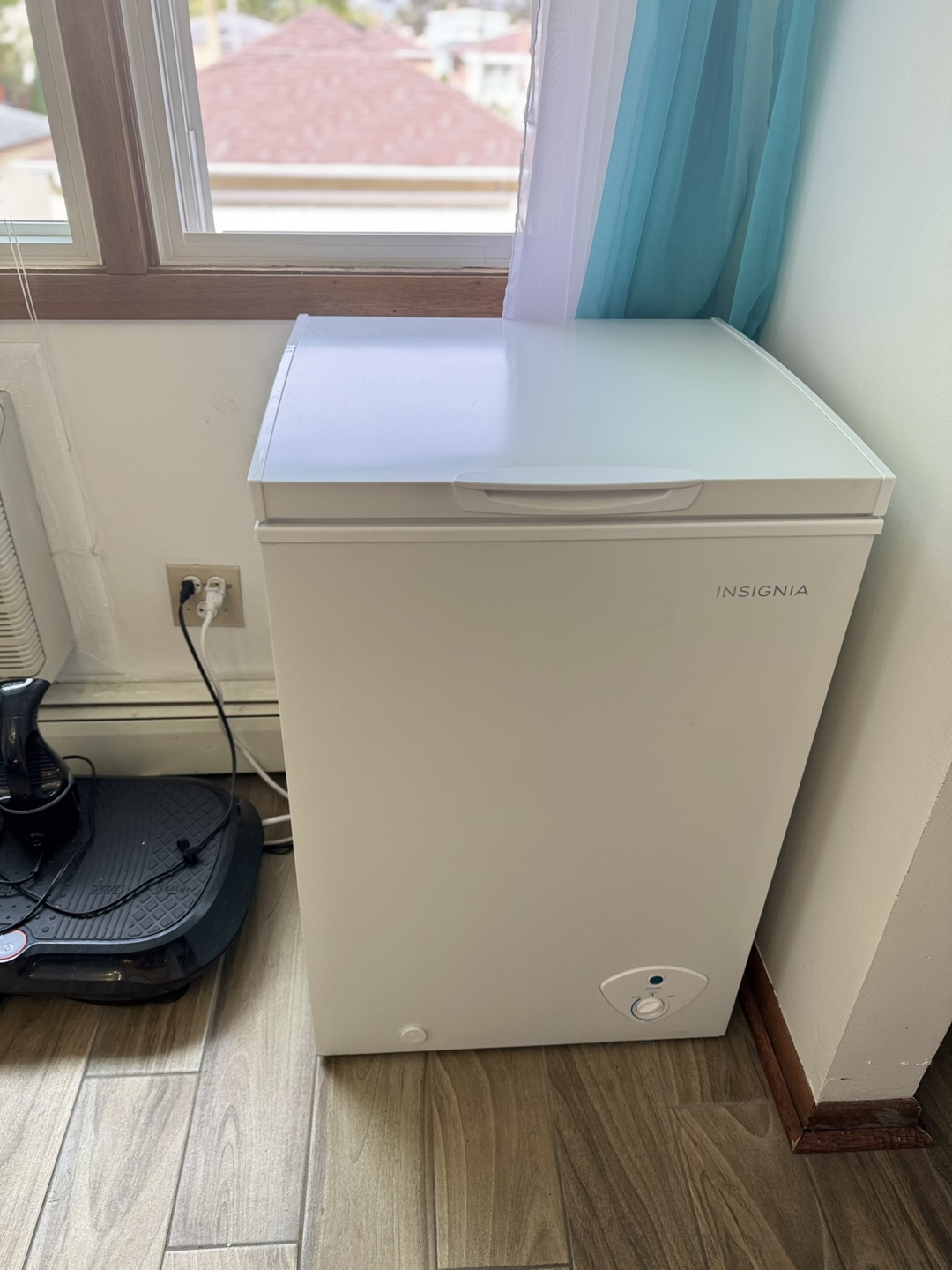 Insignia Chest Freezer - White