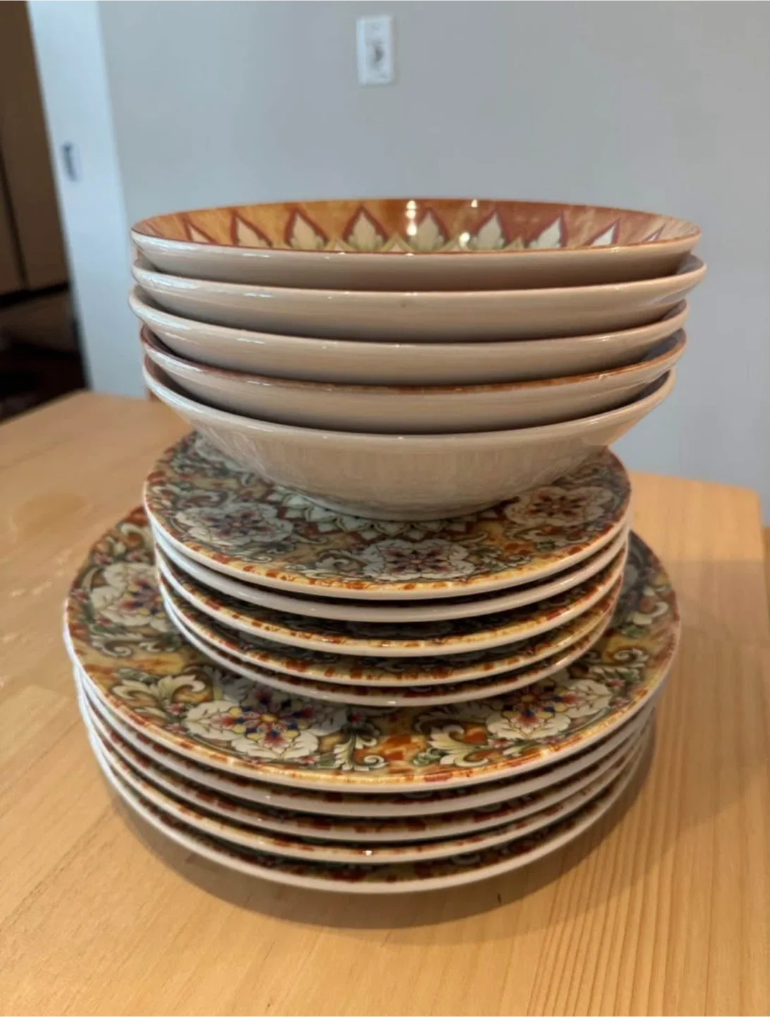 Oxford Dinnerware Set - Plates and Bowls image indicator(3)