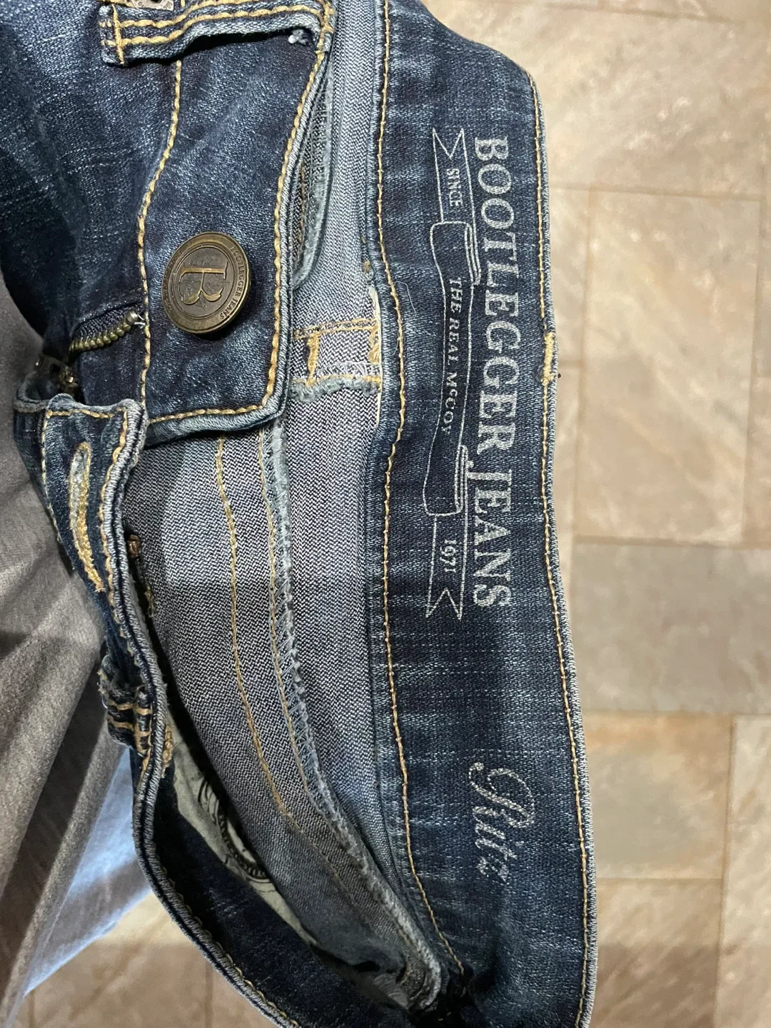 Bootlegger Jeans - Size 4 image indicator(3)