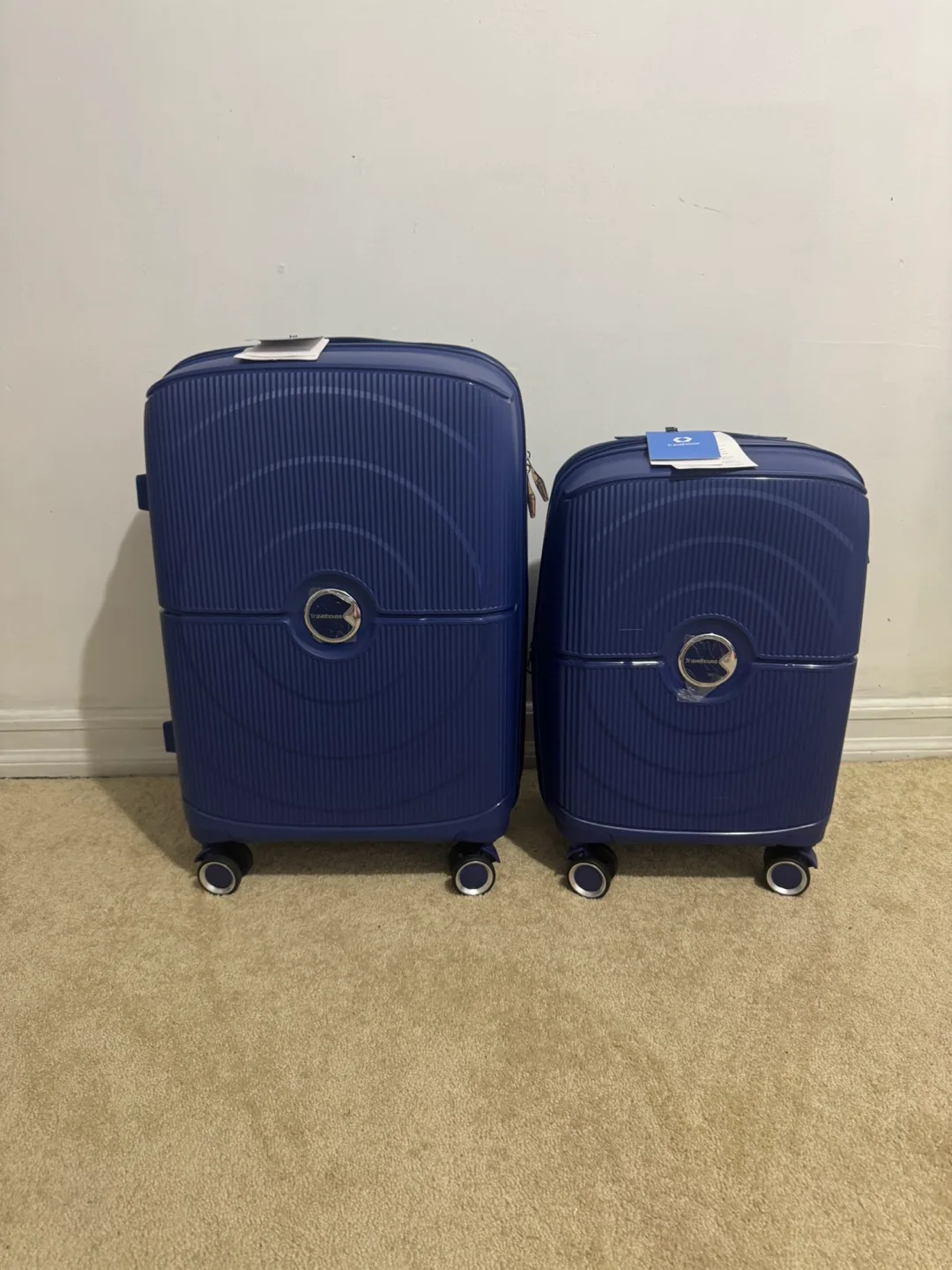Brand New 24inch-20inch Expandable Luggage Set thumbnail
