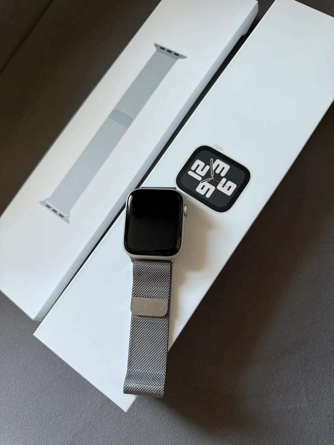 Apple Watch with Milanese Loop 44 mm image indicator(2)