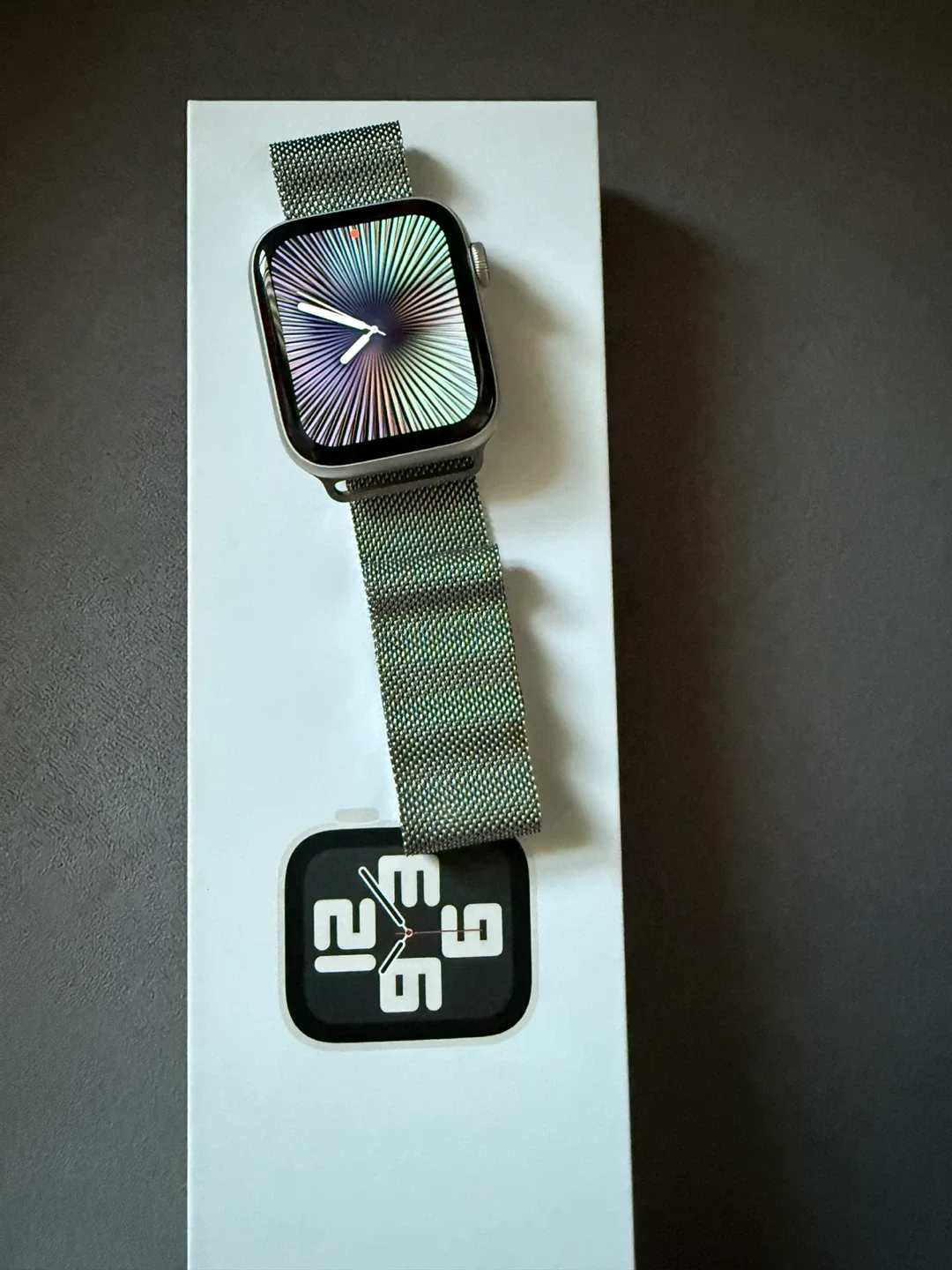 Apple Watch with Milanese Loop 44 mm image indicator(5)