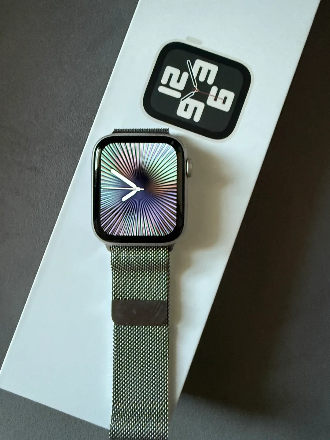 Apple Watch with Milanese Loop 44 mm image indicator(7)