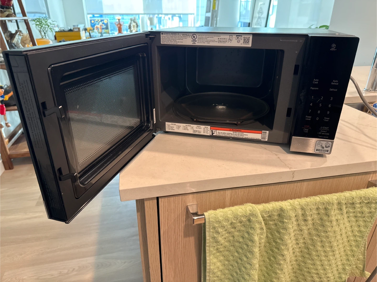 LG Microwave Oven - photo 2