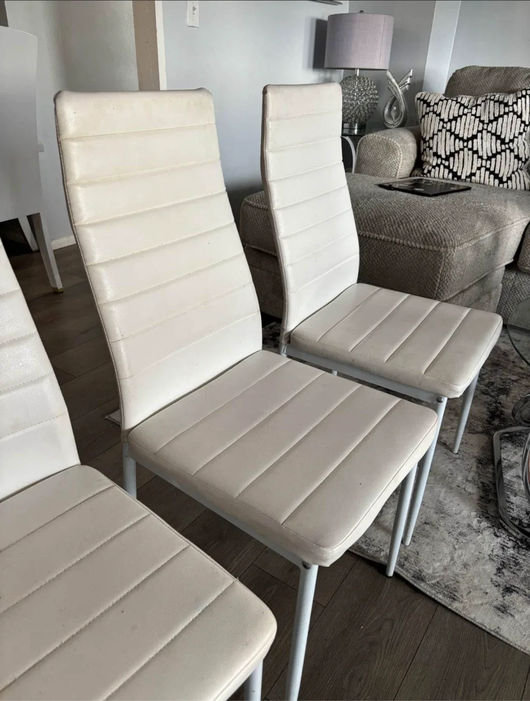 Set of 4 White Dining Chairs image indicator(2)