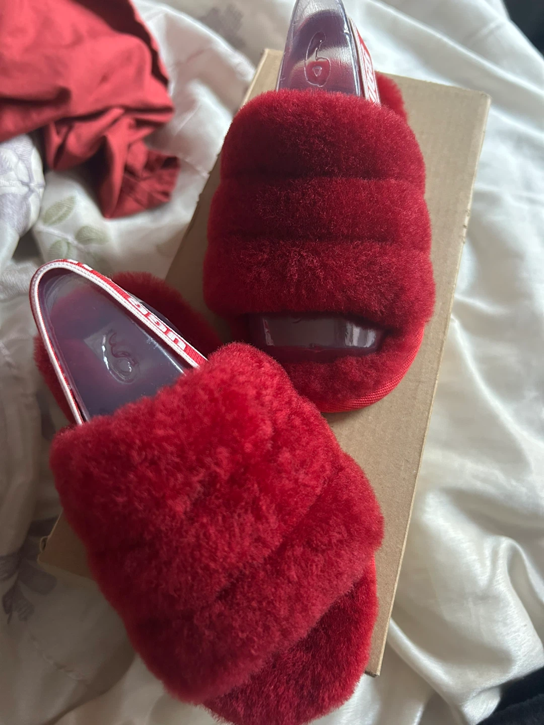 UGG T Fluff Yeah Slide - Red - Size 9 kids