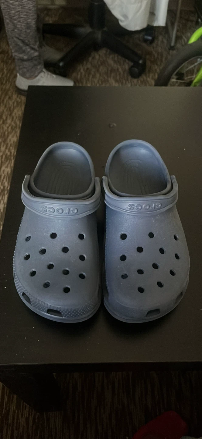Mens Crocs Sz9
