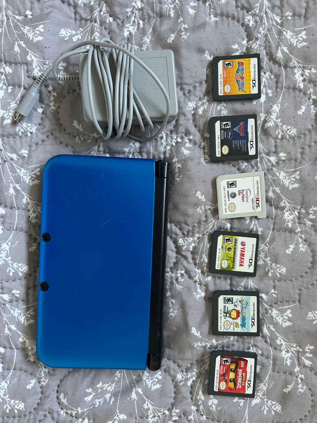 Nintendo 3DS XL Blue w/ Games & Charger