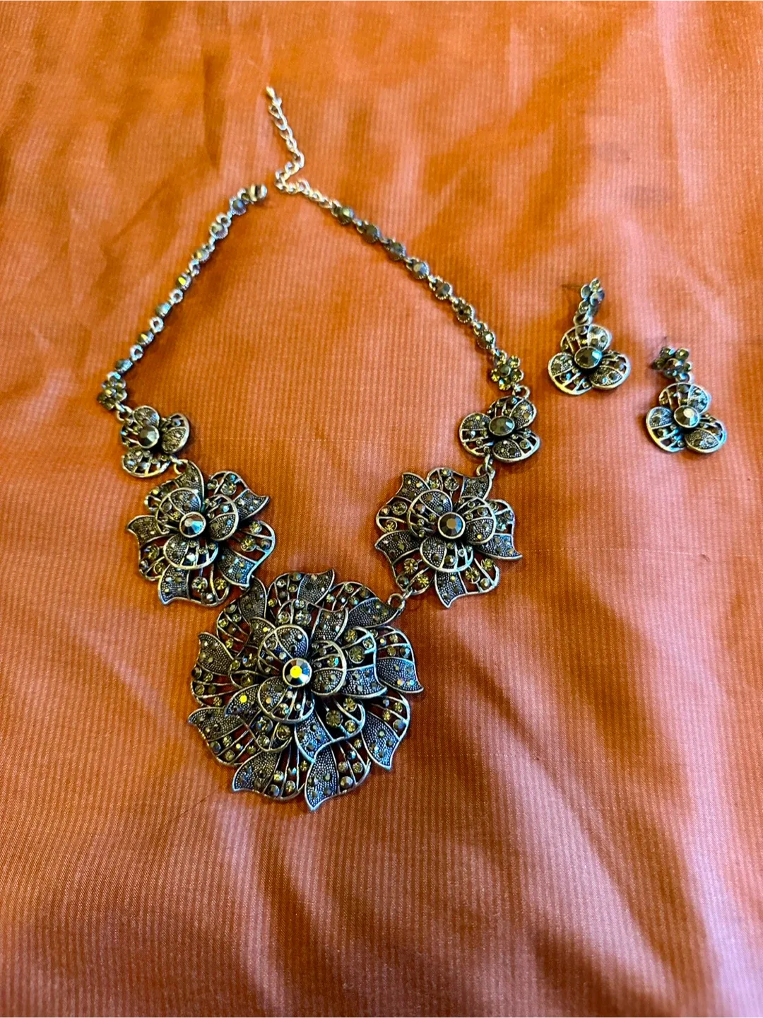 Flower Statement Necklace & Earring Set thumbnail