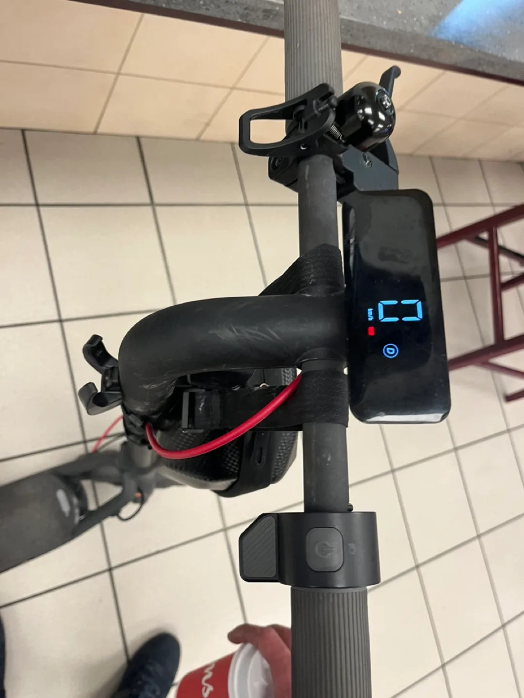 NAVEE v40 - i Electric Scooter thumbnail