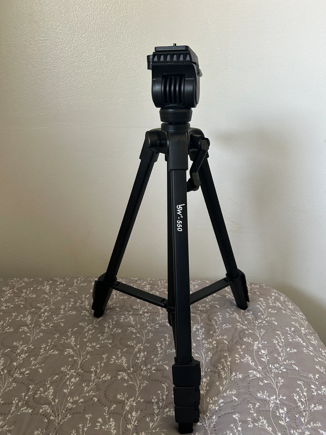 BW-550 Video Tripod - Black