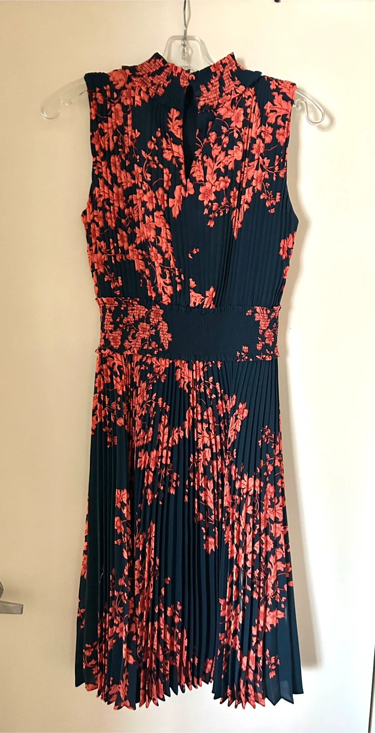 Gorgeous ( Navy& peach) Floral Pleated Dress - Size 6 - photo 3