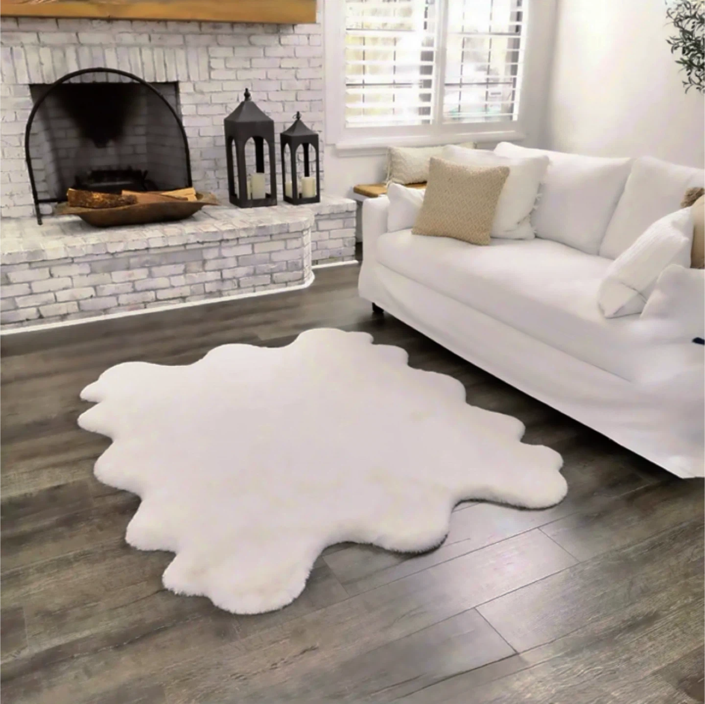 Mon Chateau Ivory Faux Fur Rug (70.8" x 43.3") - photo 2