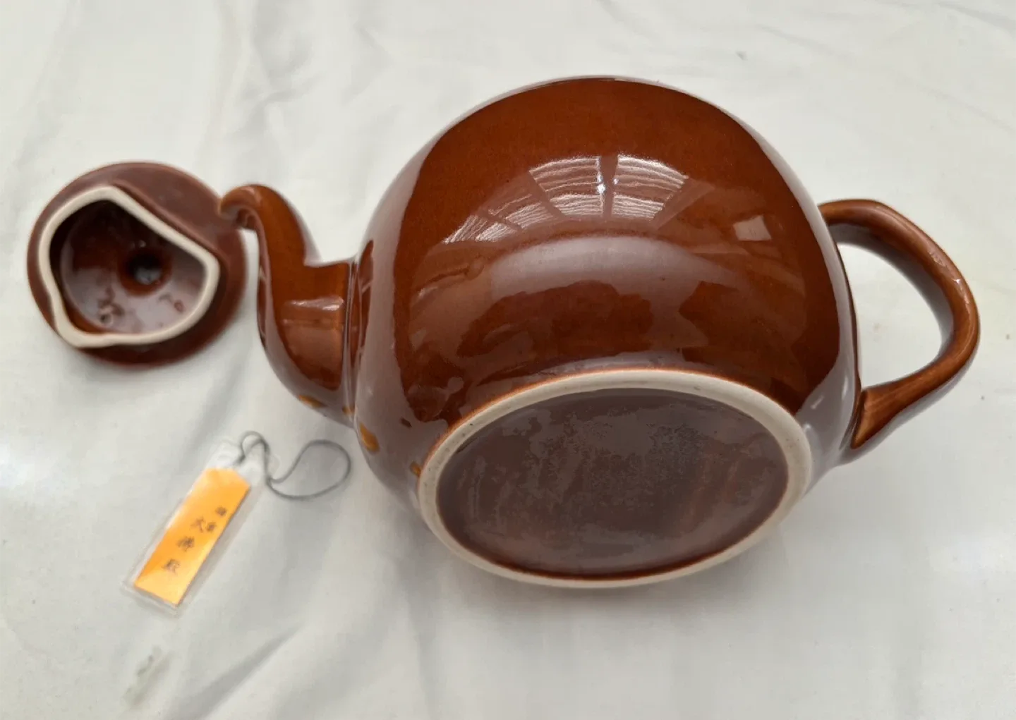 Brown Ceramic Teapot (with tag in Chinese) image indicator(3)