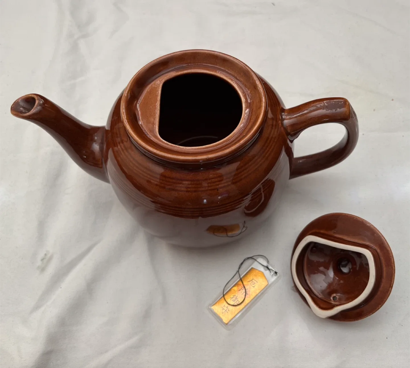 Brown Ceramic Teapot (with tag in Chinese) image indicator(2)