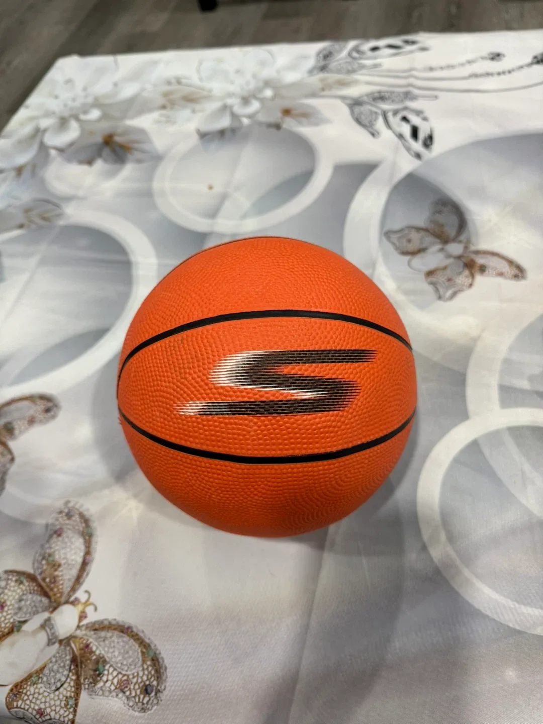 Spalding Orange Basketball image indicator(2)