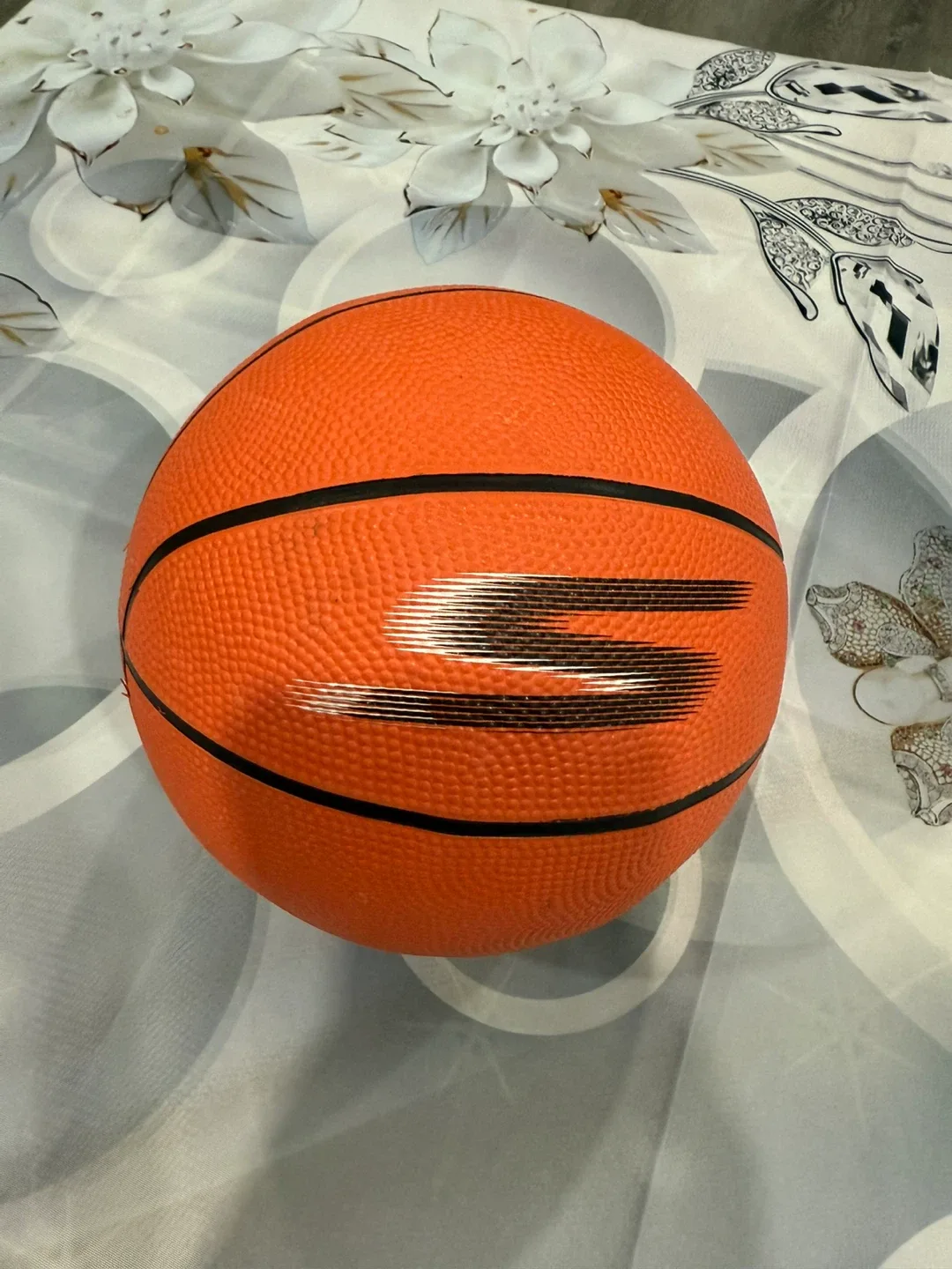 Spalding Orange Basketball image indicator(4)