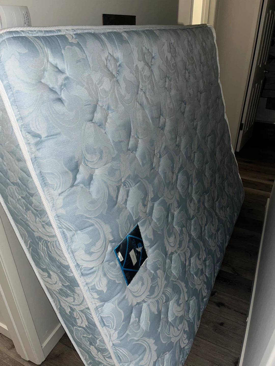 Sear-O-Pedic queen Mattress - photo 2