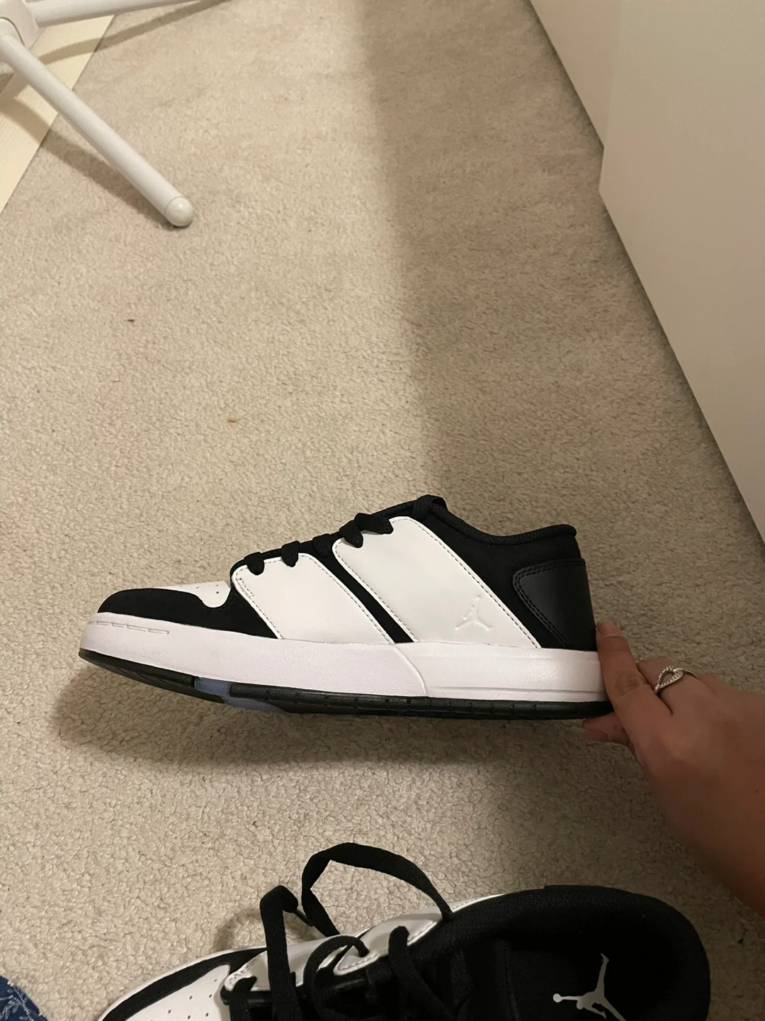 Jordan 1 Low Alt (GS) Black/White - photo 2