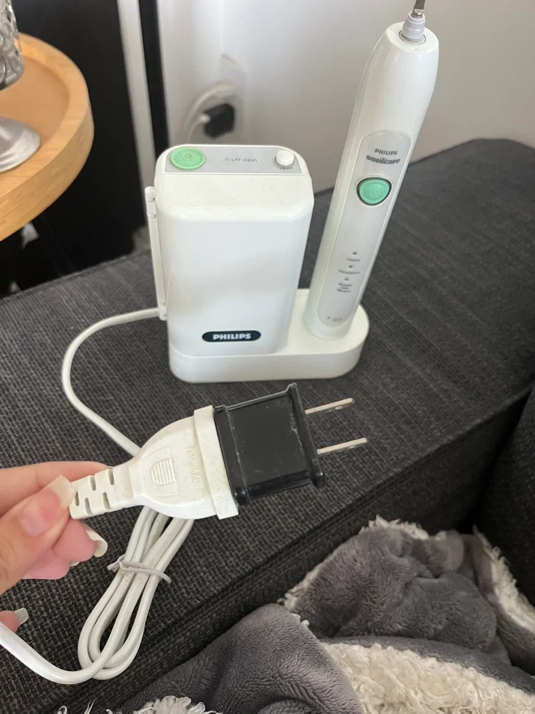 Philips Sonicare Toothbrush with UV Sanitizer 🥕 image indicator(3)