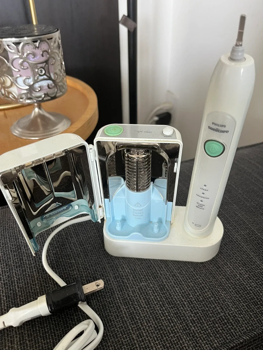 Philips Sonicare Toothbrush with UV Sanitizer 🥕 image indicator(2)